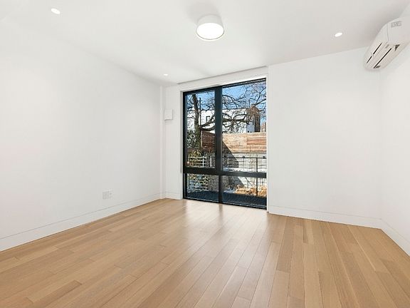 5th image of 89 Seeley St #1