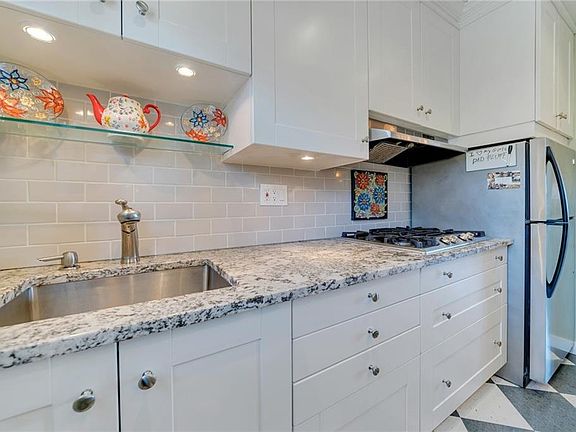 4th image of 3 Winchester Ave APT 2A