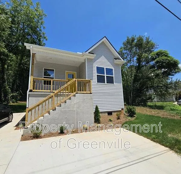 305 Appian Dr — Photo 1
