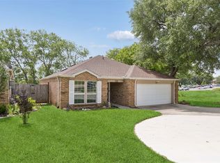 801 Country Club Pl, Grand Prairie, TX 75052