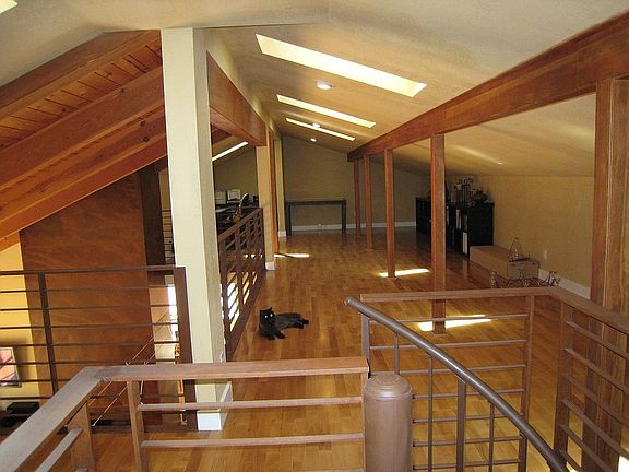 Loft w/custom touches