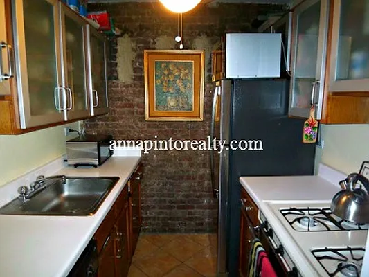 Sold by Anna Pinto Realty | media 9