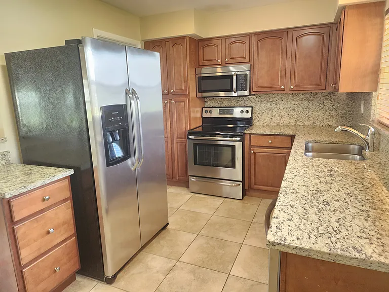 3322 SE 11th Ave — Photo 5