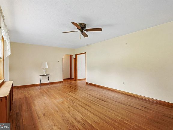 2nd image of 121 Eagle Rd