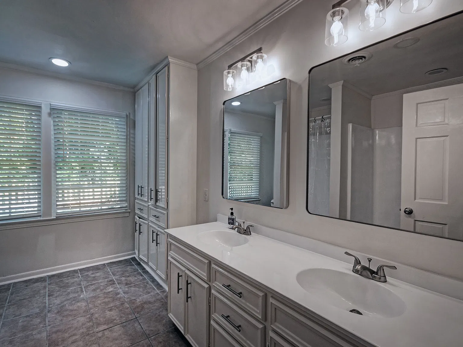 6 bed, 2600 sqft, $800 — Photo 4
