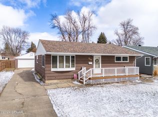 714 22nd Ave S, Grand Forks, ND 58201