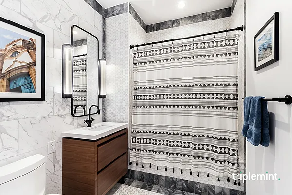 Sold by Triplemint | media 6