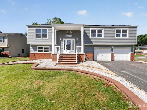 91 Oakey Dr, Kendall Park, NJ 08824