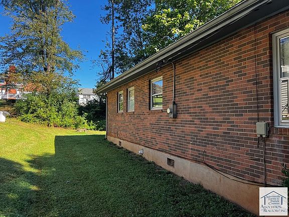 2nd image of 304 Wren Ct