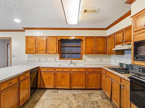 5th image of 524 Walker Rd