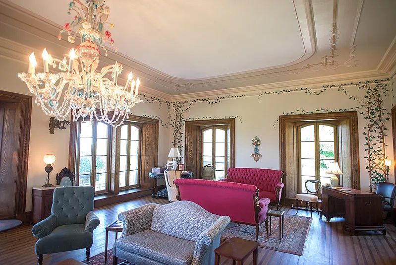 6 bed, 2.5 bath, 4800 sqft, $6,000 — Photo 3