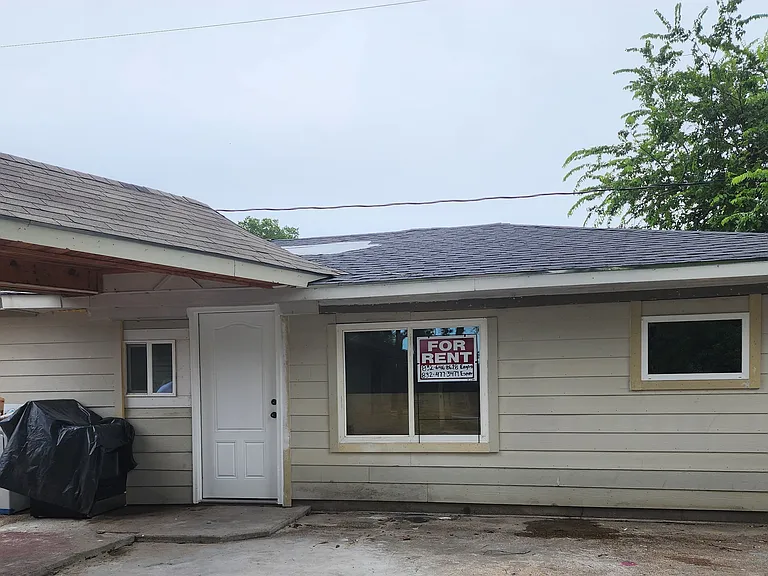 2819 Ellington St — Photo 4