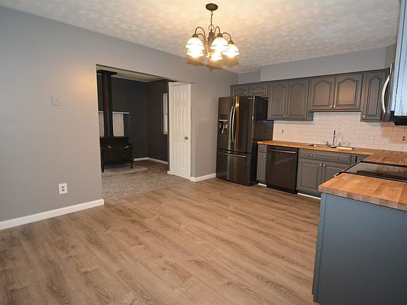 3rd image of 215 Dean Dr
