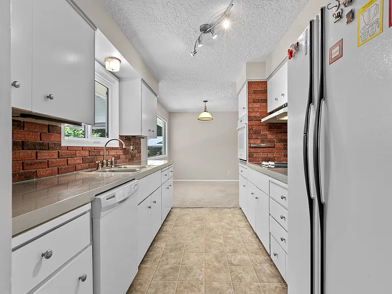 2712 Kentucky St — Photo 8
