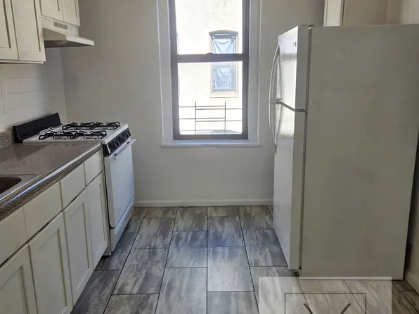 735 Walton Avenue image 1 of 10