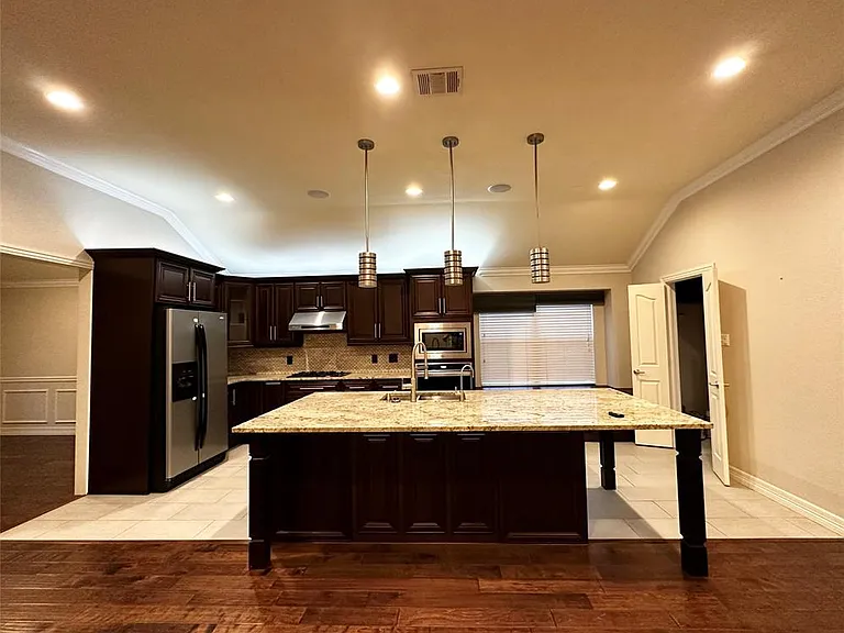 401 Sagebrush Trl — Photo 9