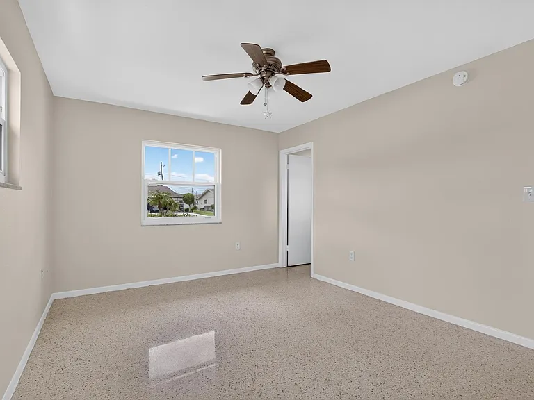 705 Thunderbird Ave — Photo 15