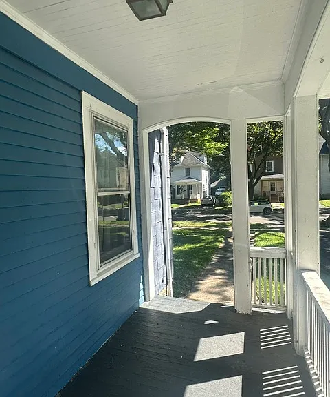 Covered entry porch