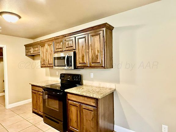 4th image of 7306 Columbus Dr
