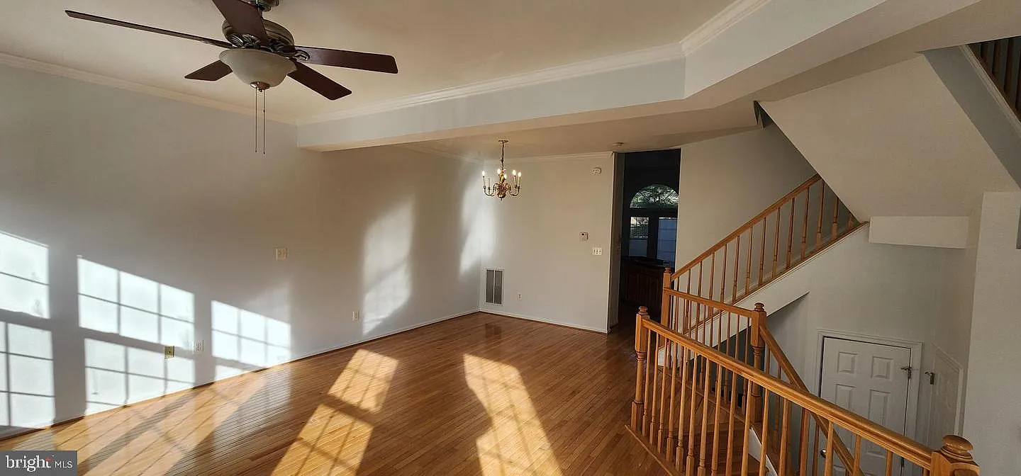 3 bed, 2.5 bath, 2420 sqft, $3,600 — Photo 2
