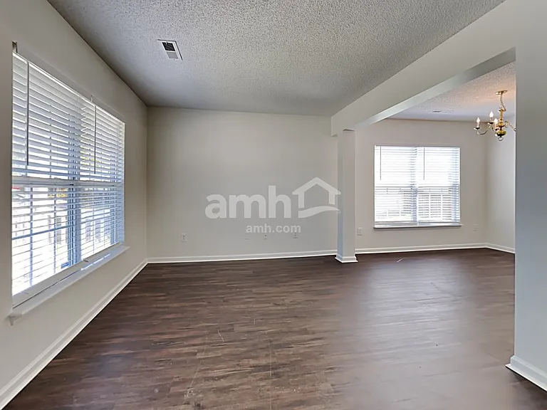5069 Thornton Dr — Photo 3