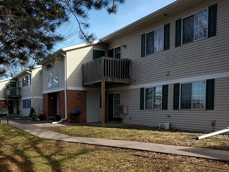 255 Louise Dr — Photo 3