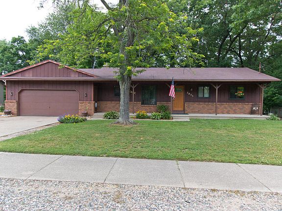 3rd image of 2835 Manitou Dr NE
