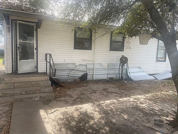 3rd image of 319 Palm Rd