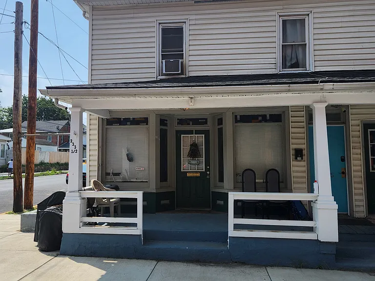 233.5 Porter Ave — Photo 1