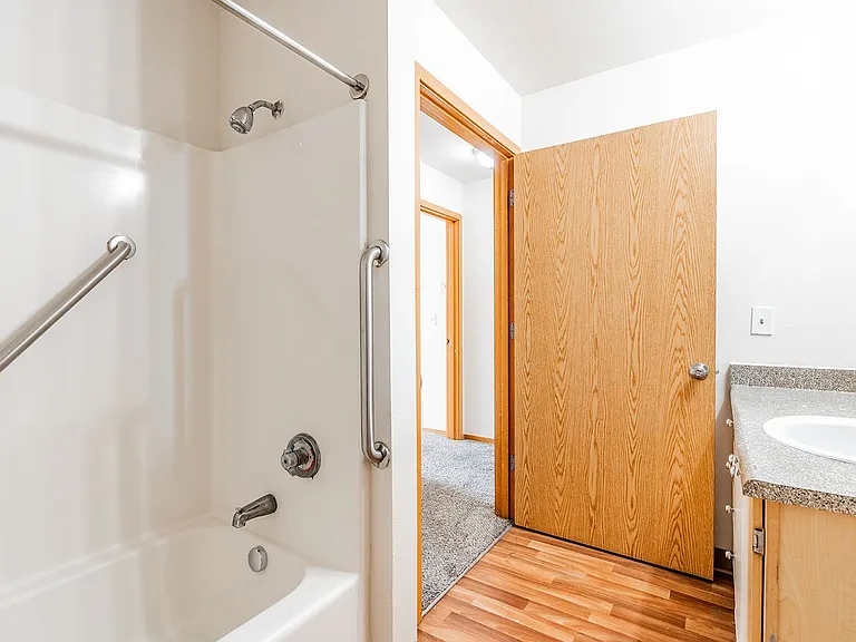 INCOME RESTRICTED Affordable Apartments in Hazelwood! — Photo 81