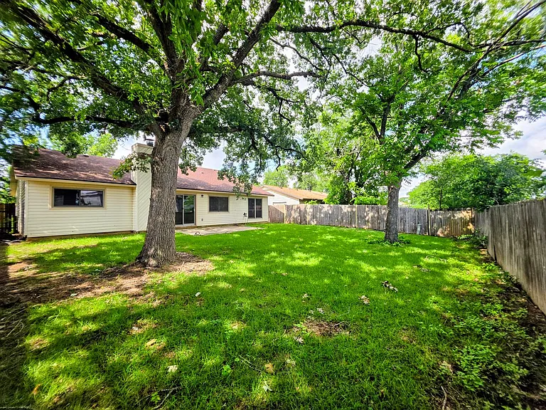 5931 Autumn Lake — Photo 18
