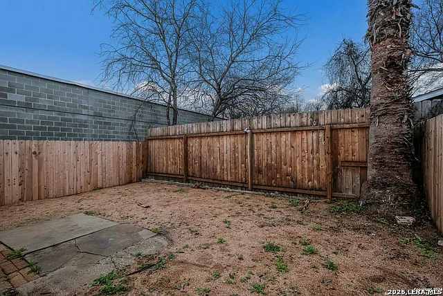 325 S Hackberry St — Photo 15