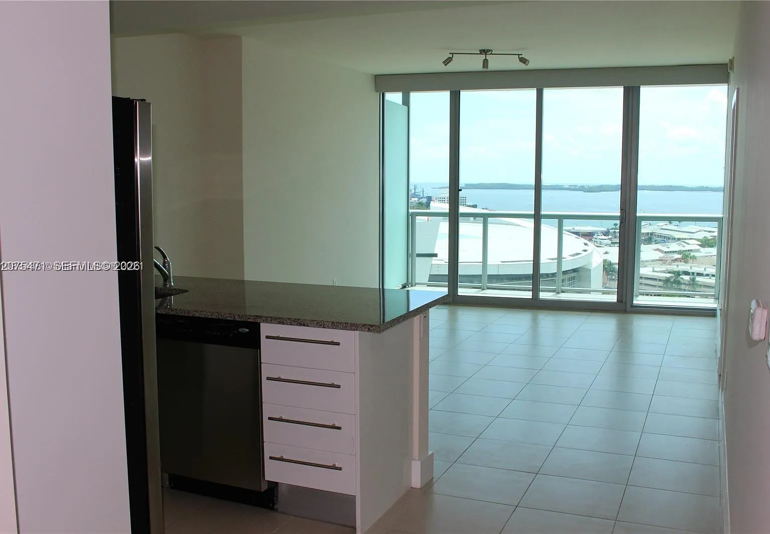 Marinablue Condo — Photo 4
