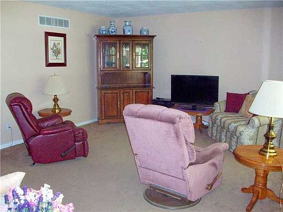 5th image of 415 N Furman Ave
