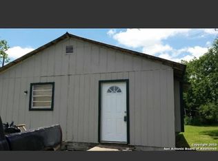 8412 Us Hwy 86, Stockdale, TX 78160