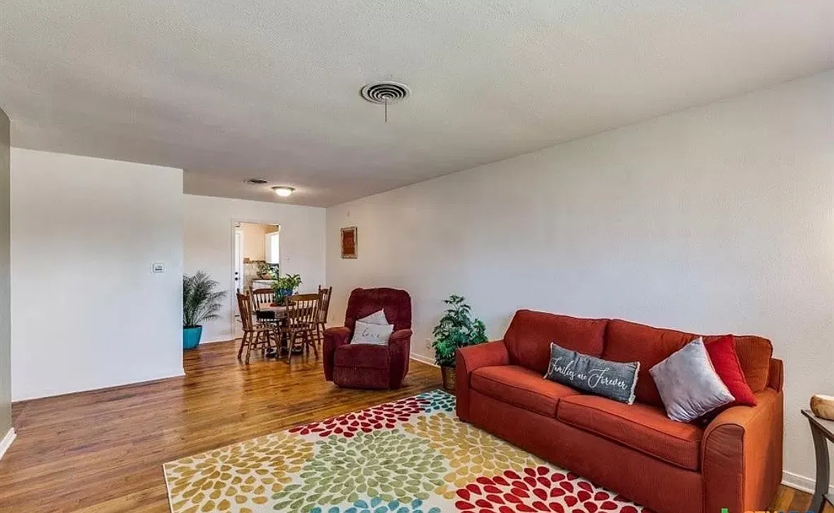 2 bed, 880 sqft, $1,450 — Photo 2