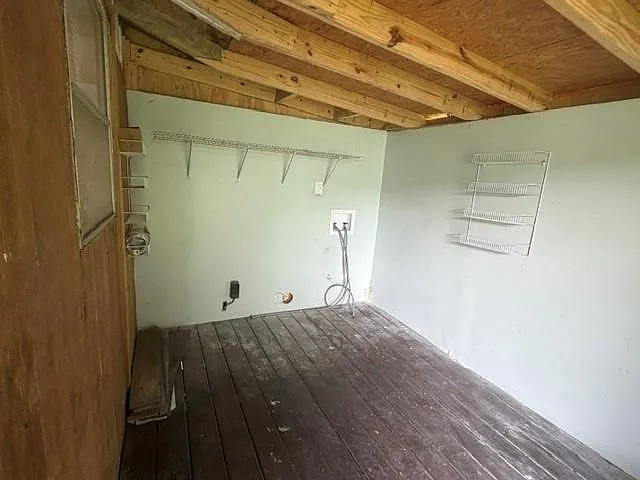 10375 Freeland Ave — Photo 8