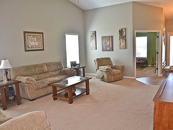 3rd image of 3126 Bond Dr