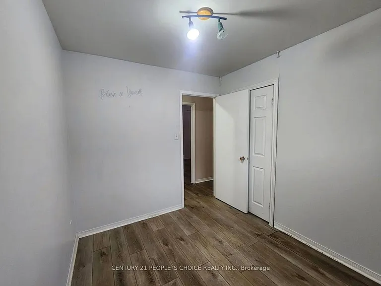 17 Seaborn Rd — Photo 3