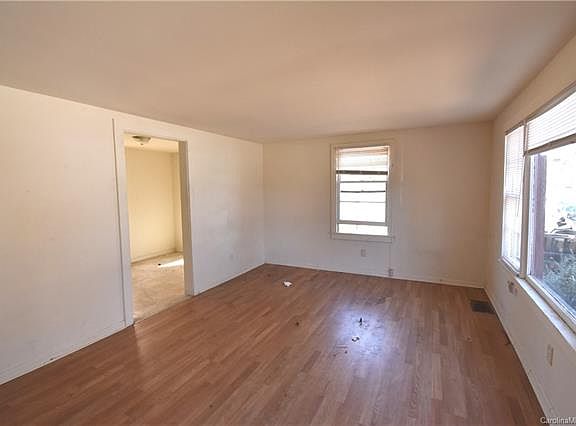 4th image of 7813 Carelock Cres