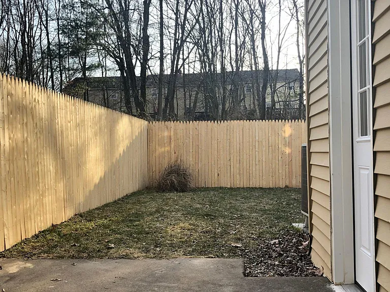 542 Newbury Ct — Photo 33