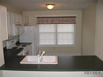 5th image of 240 Willow Oak Dr