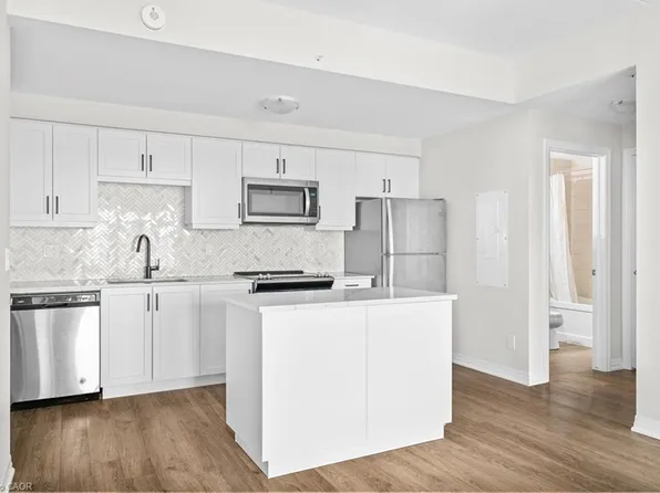 195 Commonwealth St #206, Kitchener, ON N2E 0H5