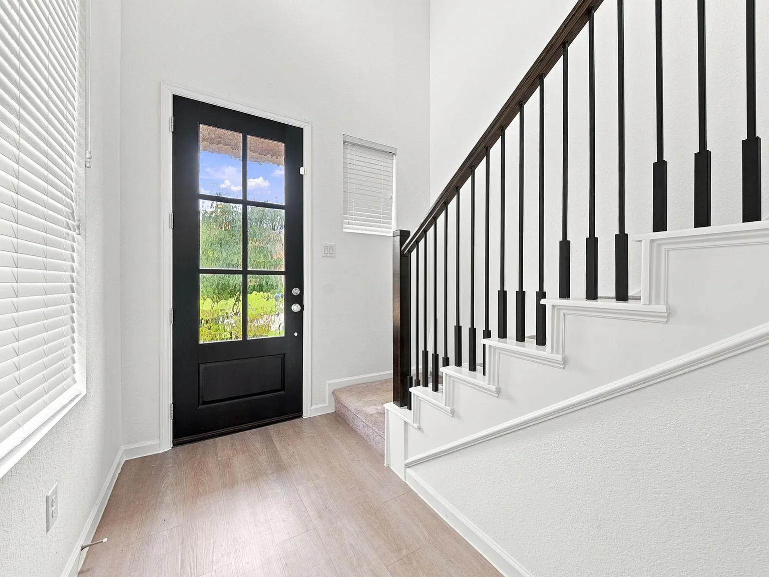4 bed, 2.5 bath, 2113 sqft, $2,499 — Photo 4