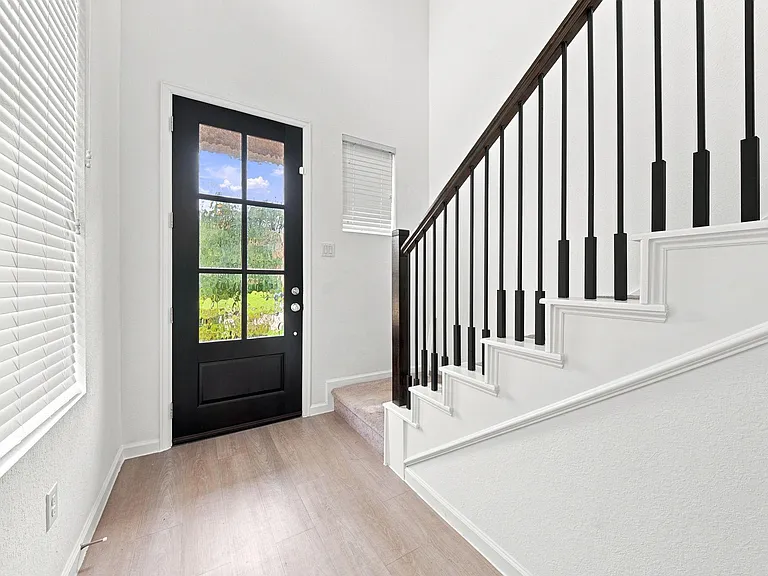 4926 Chester Lake Ln — Photo 4