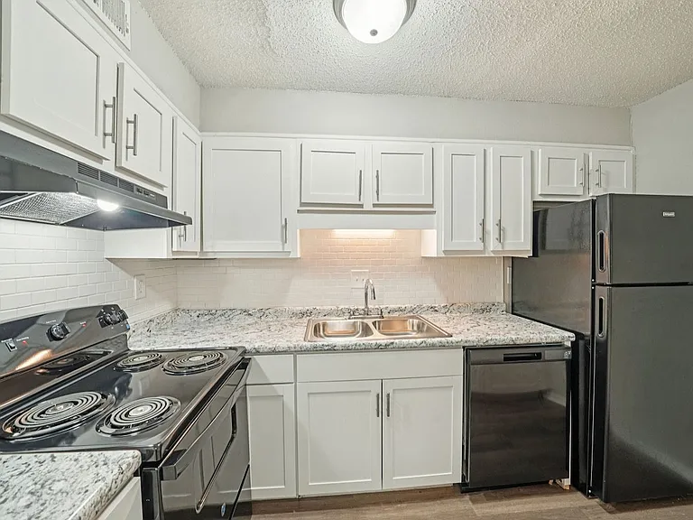 Hills at Hoover Apartments — Photo 21