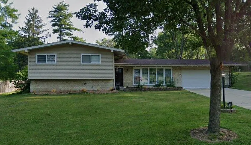 4 Quailways Dr