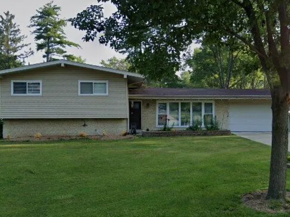 4 Quailways Dr, Saint Louis, MO 63141