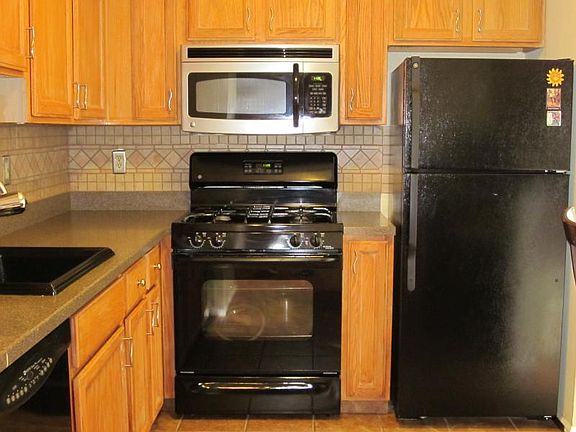 4th image of 184 Cambridge Ct #F084