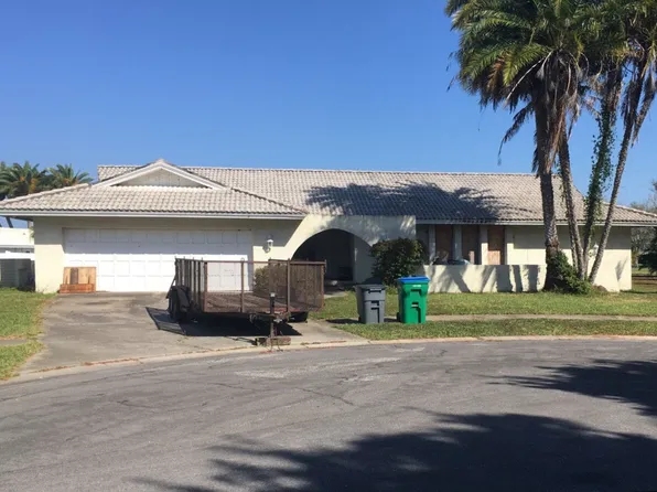 7012 Greenbrier Dr, Seminole, FL 33777